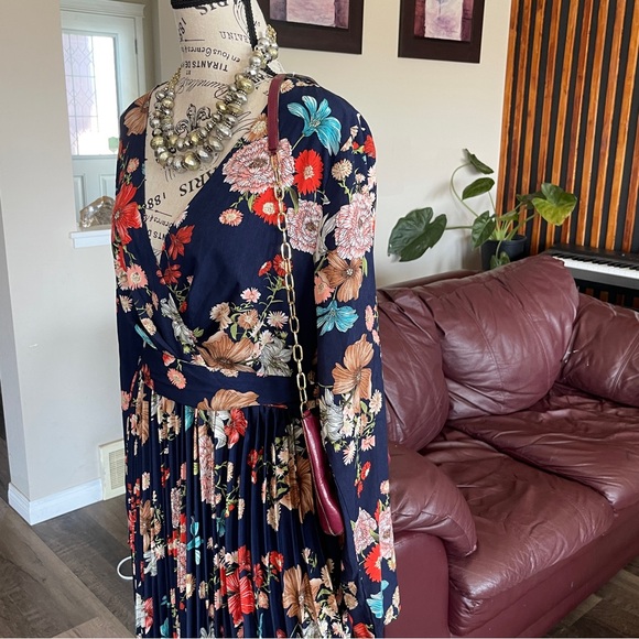 Beautiful Long Sleeve Pleated Floral Maxi Dress size US 12 - Picture 5 of 12